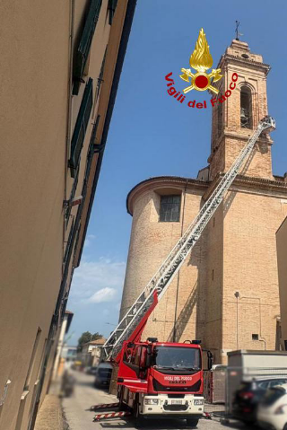 Senigallia - Verifiche al campanile del Duomo dopo piccoli distacchi